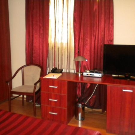 קלוז'-נאפוקה Hotel Ary מראה חיצוני תמונה