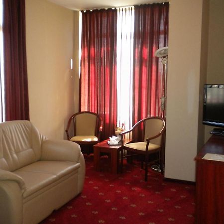 קלוז'-נאפוקה Hotel Ary מראה חיצוני תמונה