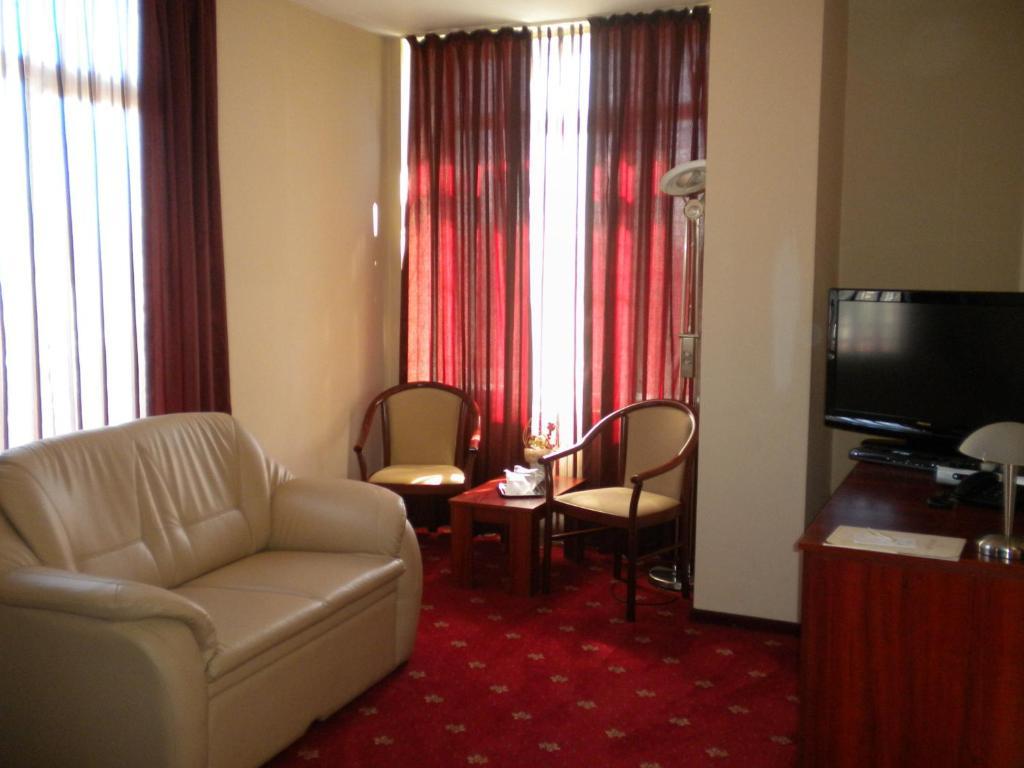 קלוז'-נאפוקה Hotel Ary מראה חיצוני תמונה